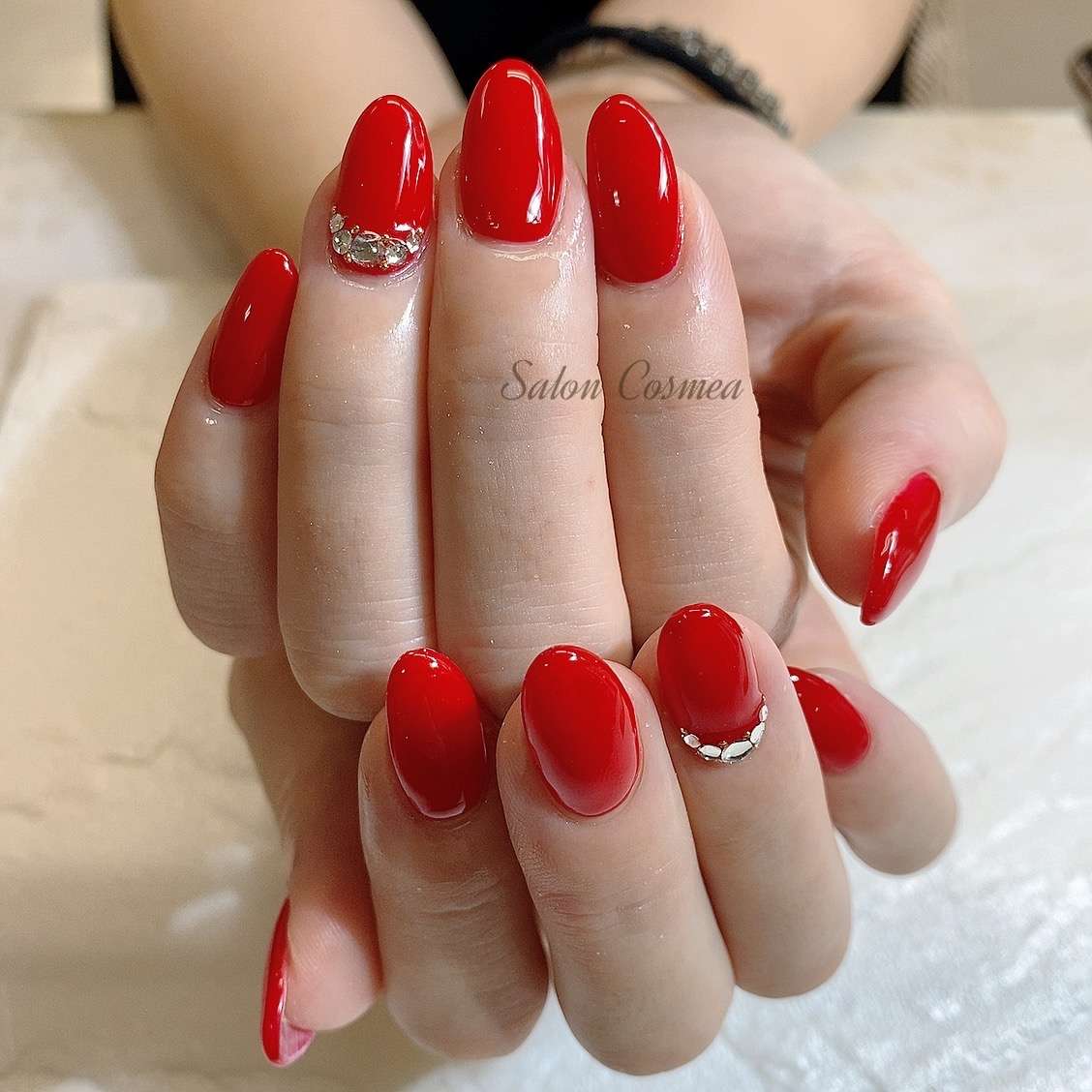 赤 nail